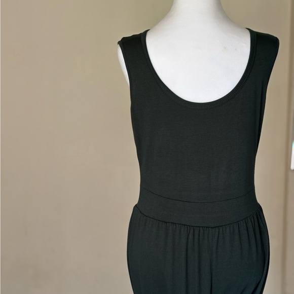 Pretty Garden Women’s Elegant Dark Green Sleeveless Jumpsuit Size Medium - Picture 4 of 11